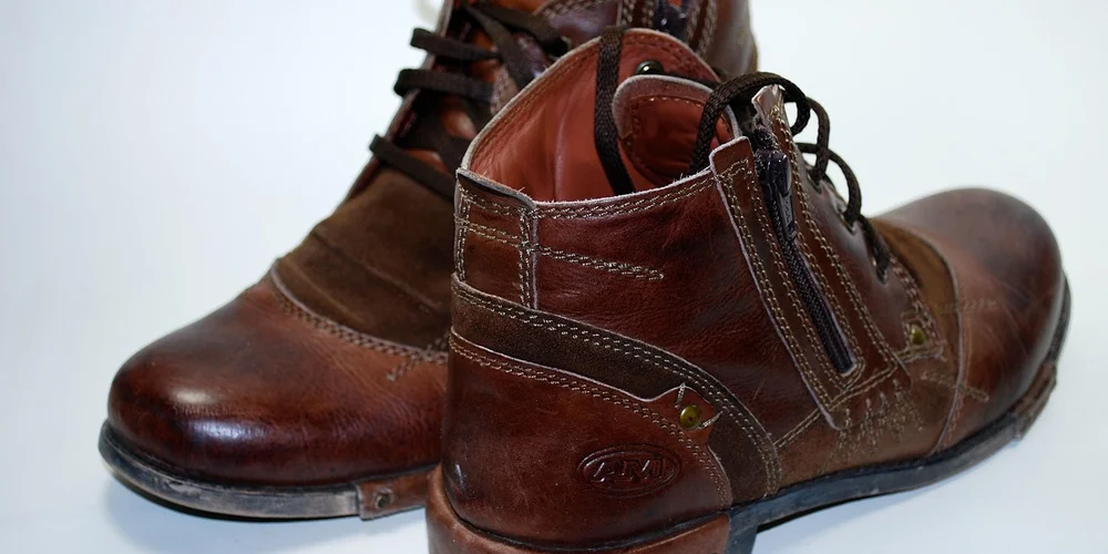 Vegetable-Tanned or Chrome-Tanned Leather: Which Suits Your Care and Sustainability Goals?