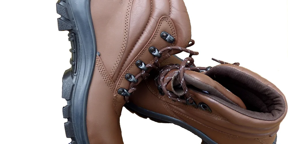 How Do You Remove and Prevent Creases in Leather Shoes?
