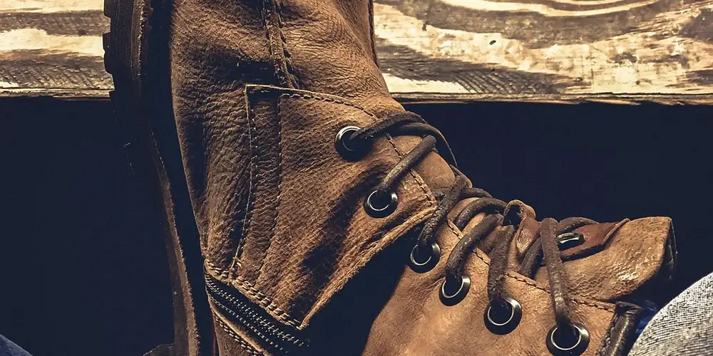 How to Choose the Right Glue for Leather Repair